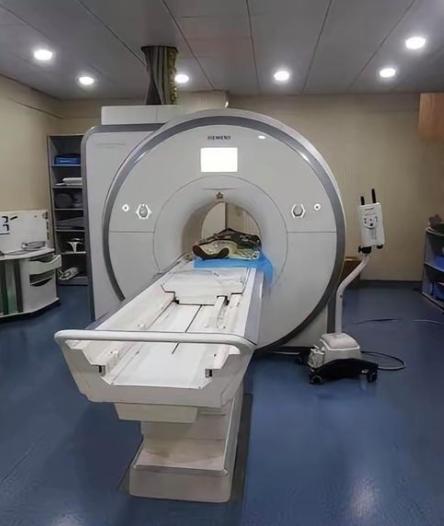 一台核磁共振仪，过去飞利浦敢卖我们3000万元。可等到中国自己把技术攻下来，对方