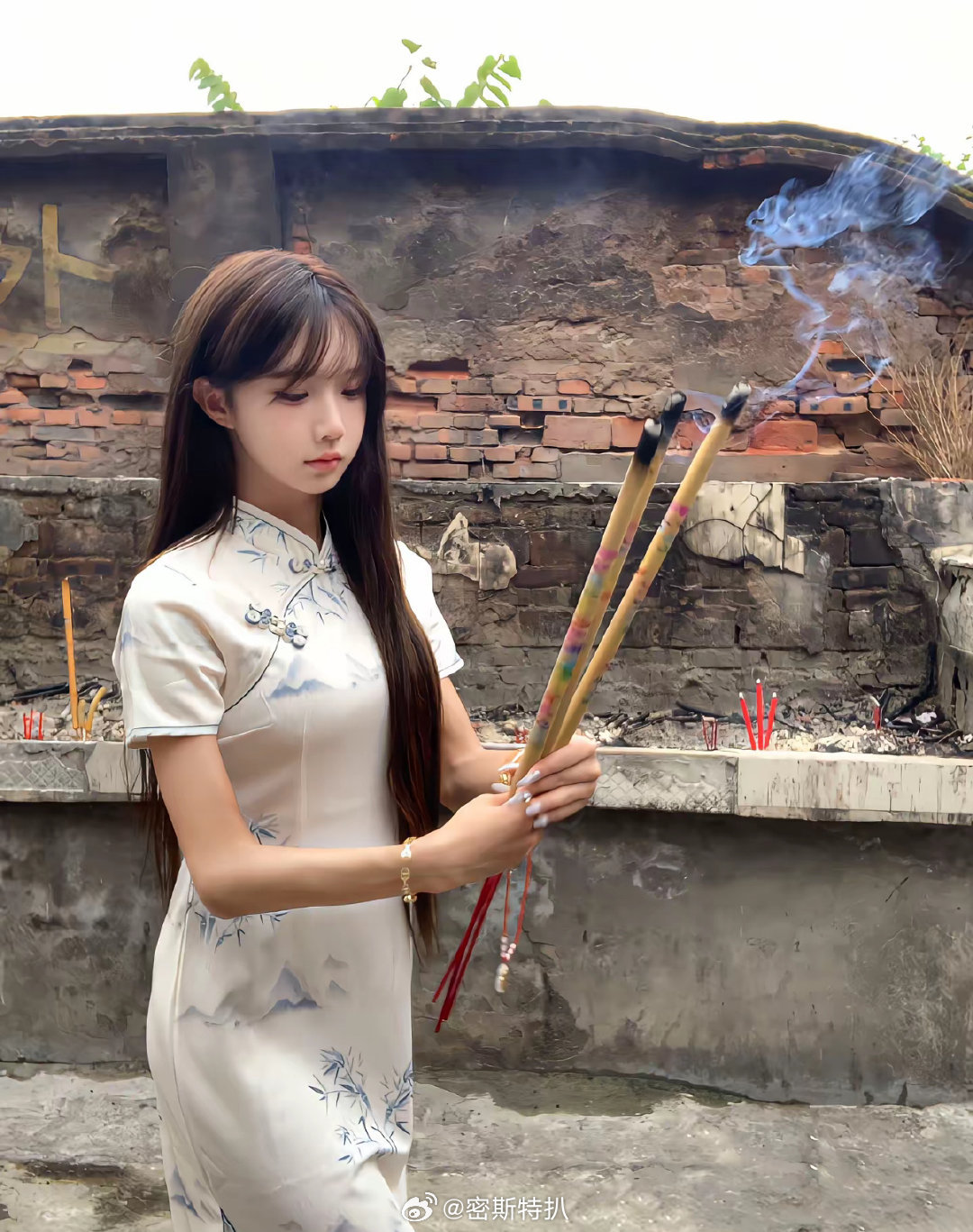 投稿。有人说这是梓渝四个嫂子中的一个…不是…唉…​​​