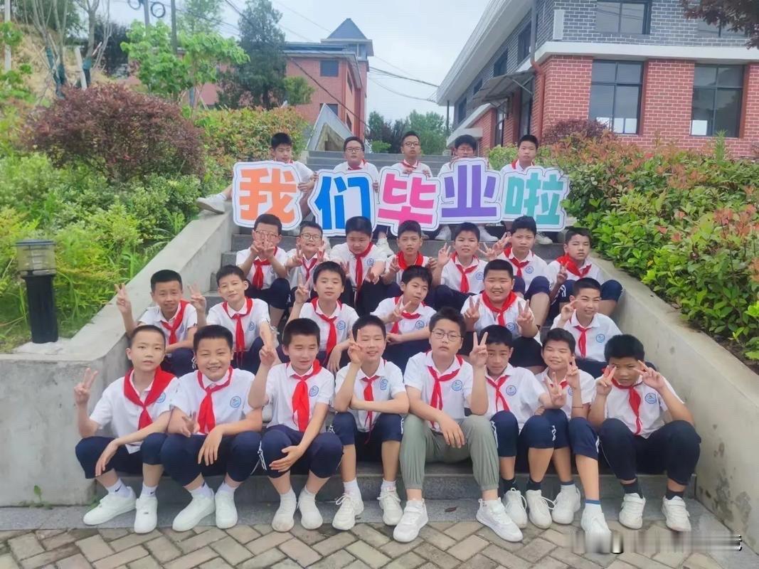 小学毕业就意味着你已经结束了素质教育。像小学那些本就没学明白的音乐体育美术在初中