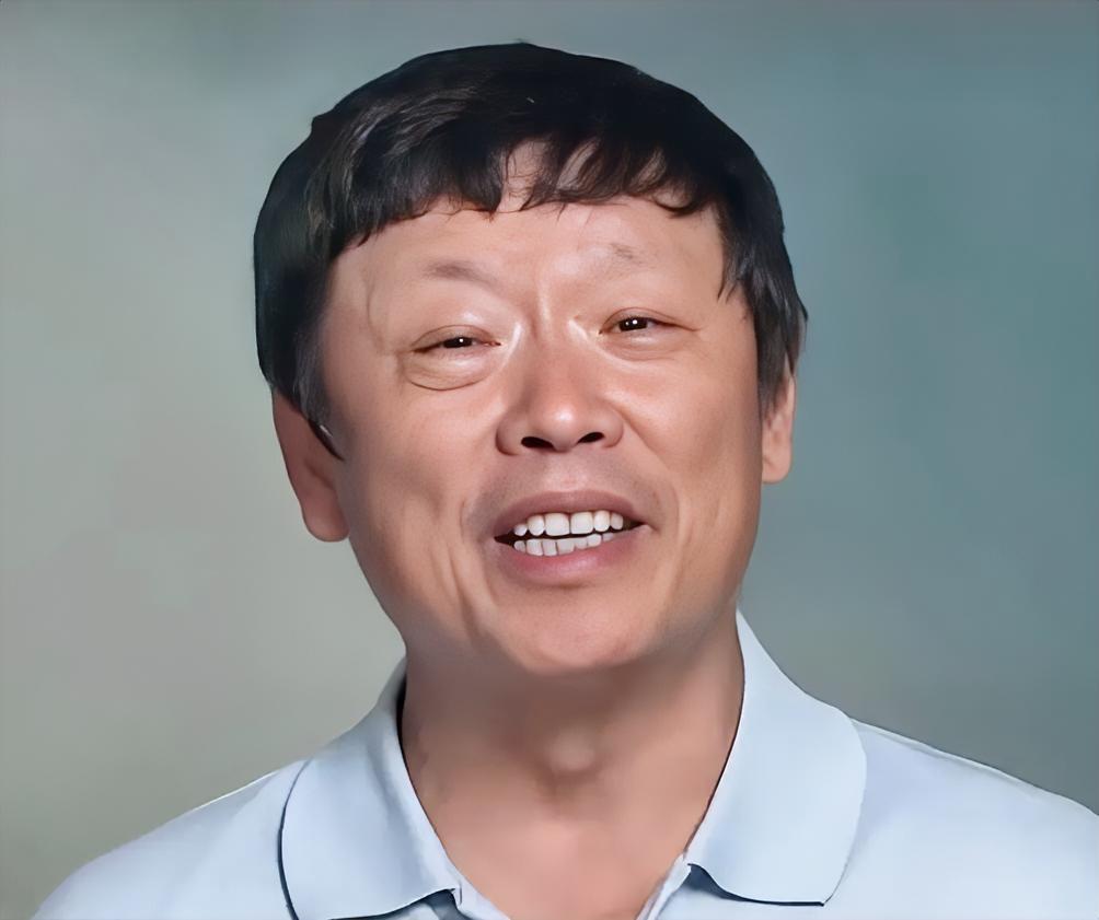 胡锡进9月29日深夜就裴轶被辞退一事发表评论，然而令人惊讶的是，他竟然期待反转！