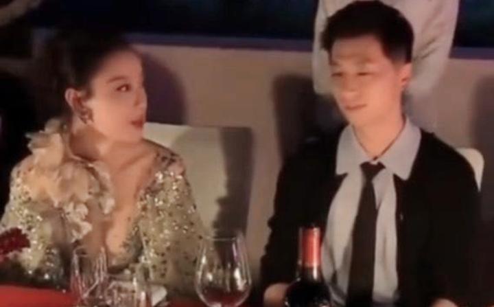 9月8日，在栩栩华生时尚文化大赏活动中，倪妮透露马龙的妻子夏露是自己的同学，并表