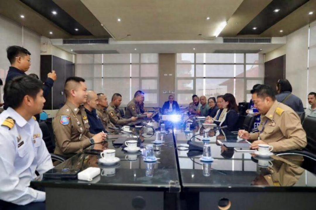 泰国真是太损了！美军五千官兵在航母上憋了200多天，终于要上岸休整了，可人还