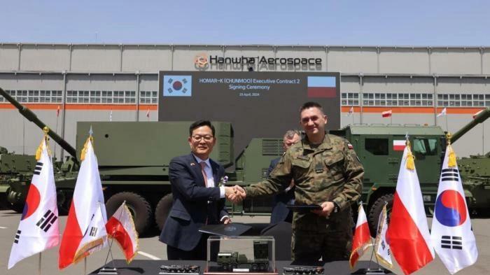 韩国与波兰的军火贸易，涉及到钱权交易，被波兰反贪局调查。波兰向韩国采购K2坦克、