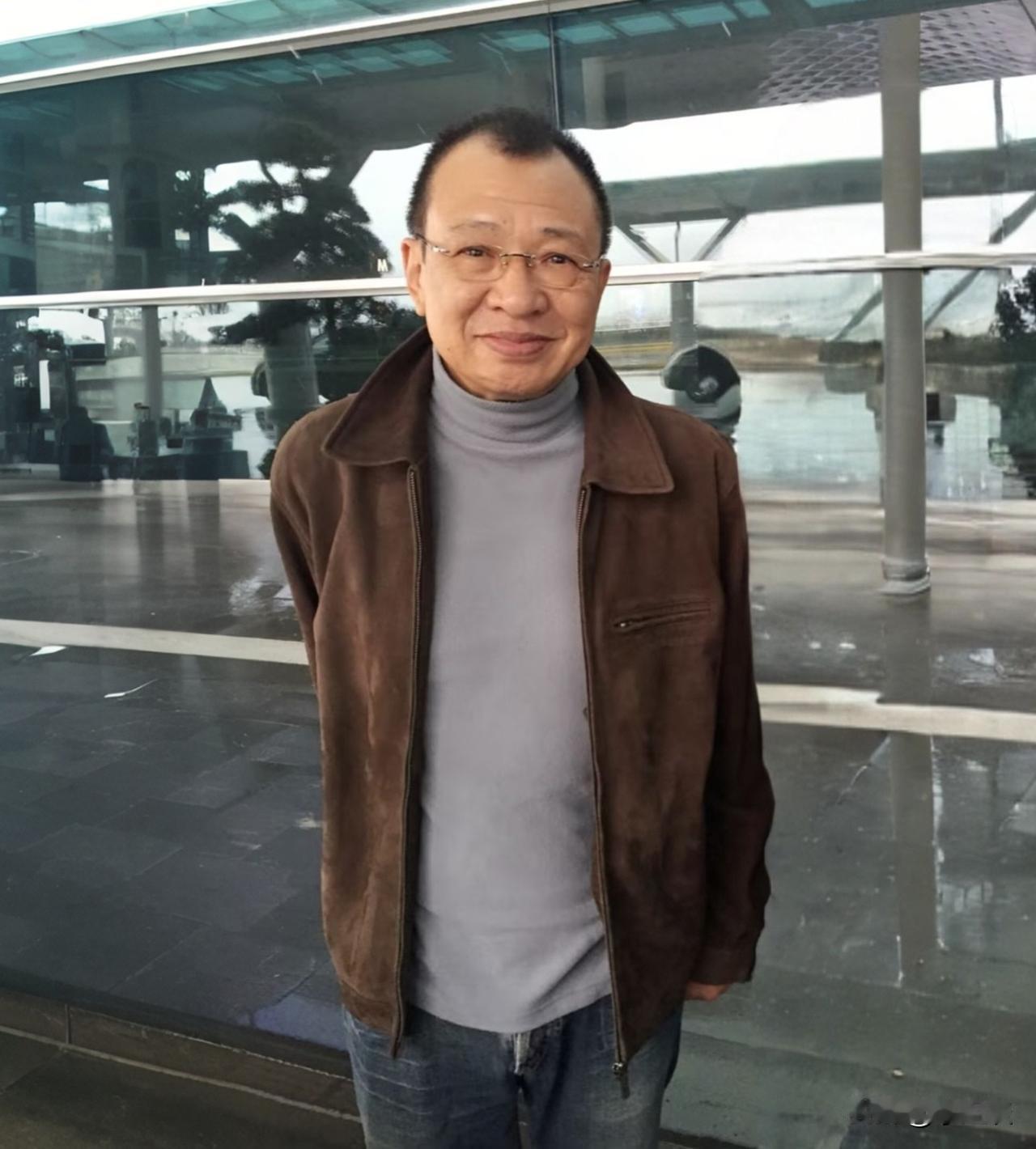 许绍雄生病住院，半个港圈的明星都去探望，这不仅说明许绍雄人缘好，也充分体现了香港