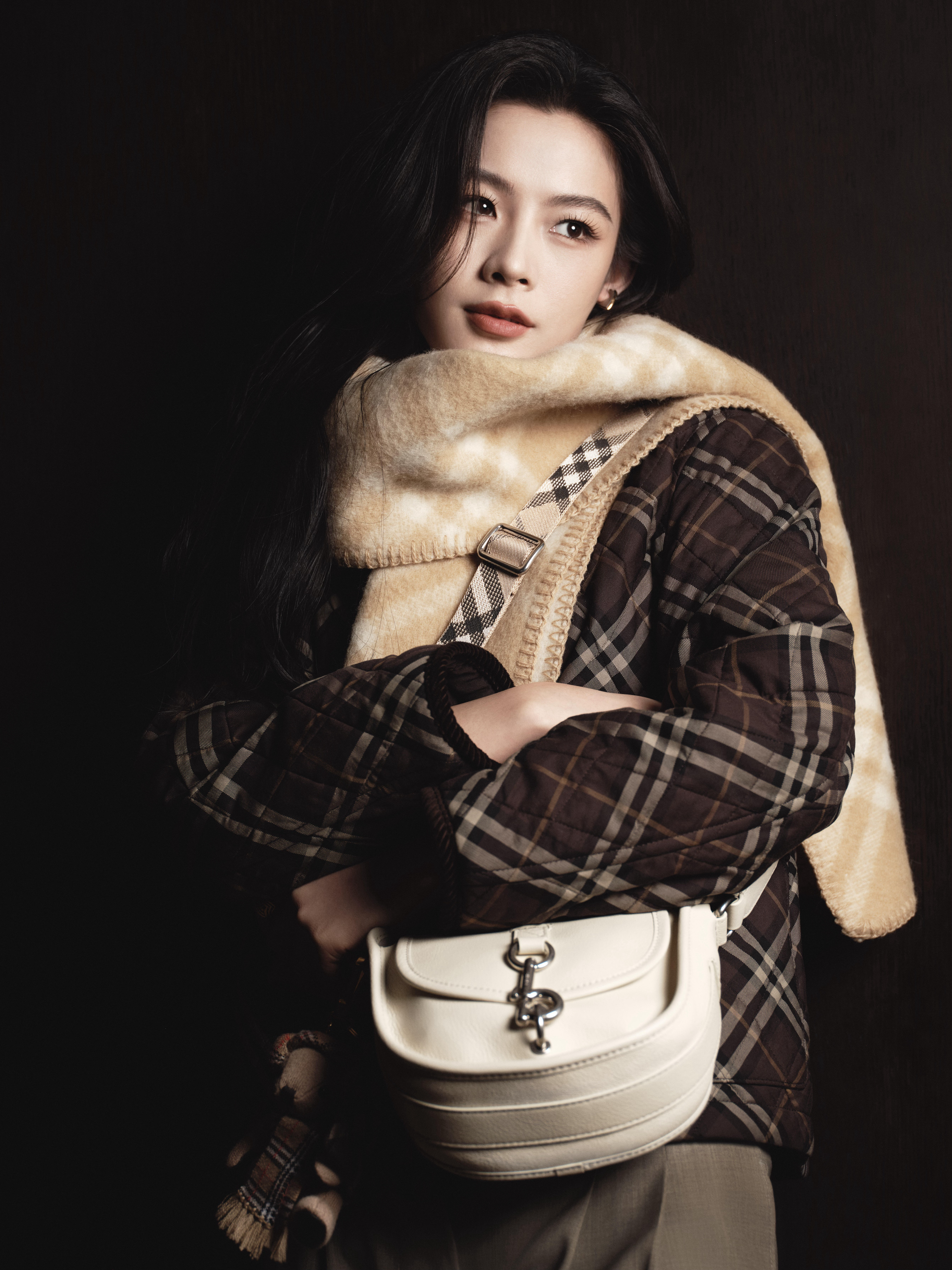 陈丽君XBURBERRY｜陈丽君携手奢牌Burberry再度带来一组软宣大片