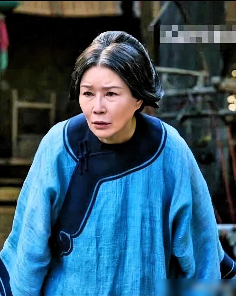 朱茵，实在不行你就退圈吧！​主要是大家都看不下去了​你说说你都54岁了，