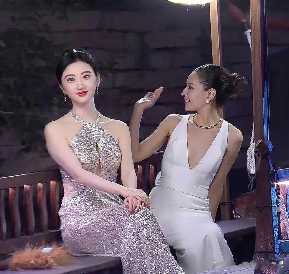 景甜单独看不觉得惊艳，但和其他女明星放一起出来没输过。​