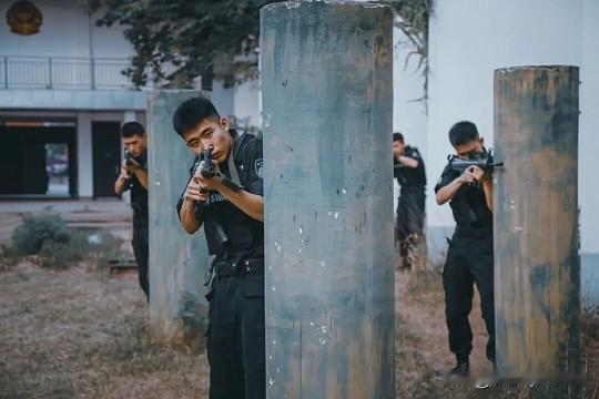 怎样才能上警校在江苏（苏州）想上警校，尤其是江苏警官学院这类公安院校，绝不是“过