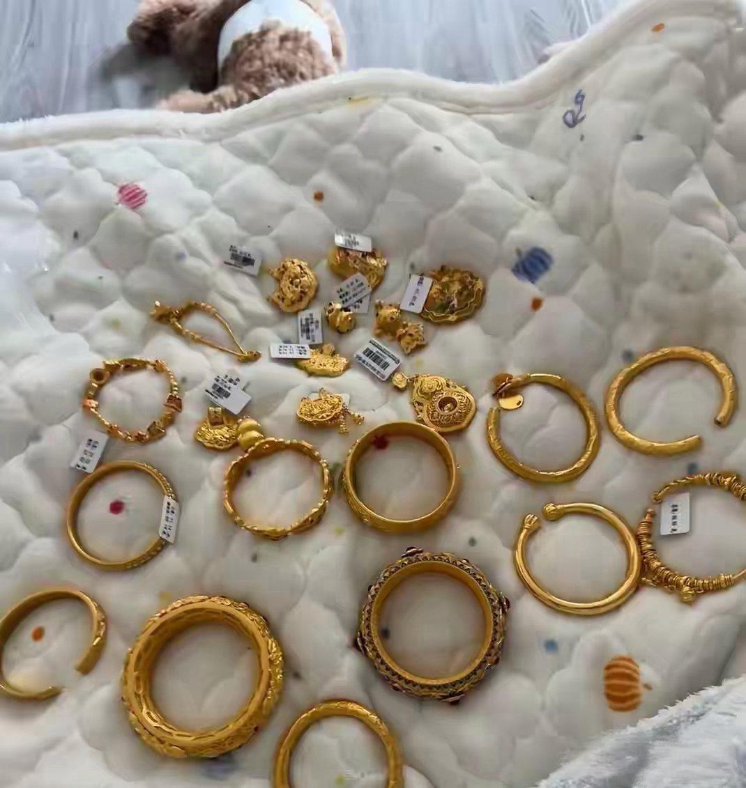 六年前，我老婆花了一百二十多万买黄金，那时候金价是每克418元，她总共买了288