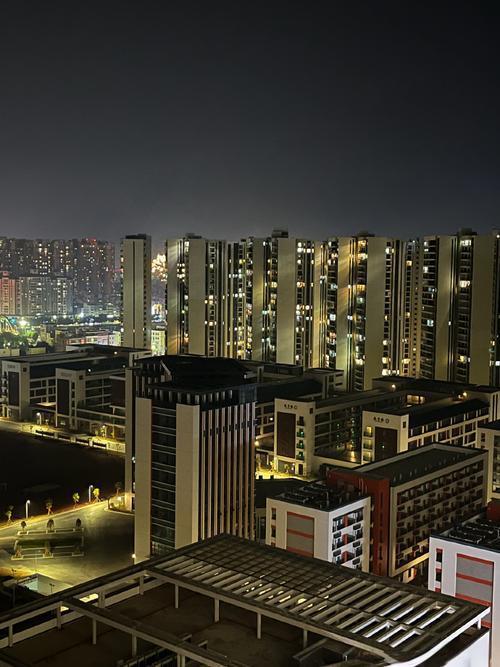 著名经济学家一针见血的说：中国消费拉不起来的根本原因，不是老百姓不花钱，是普通