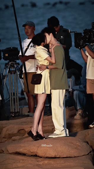 关晓彤李昀锐从天亮亲到天黑这让鹿晗怎么看啊这两个人也确实很配啊，不过关晓彤不