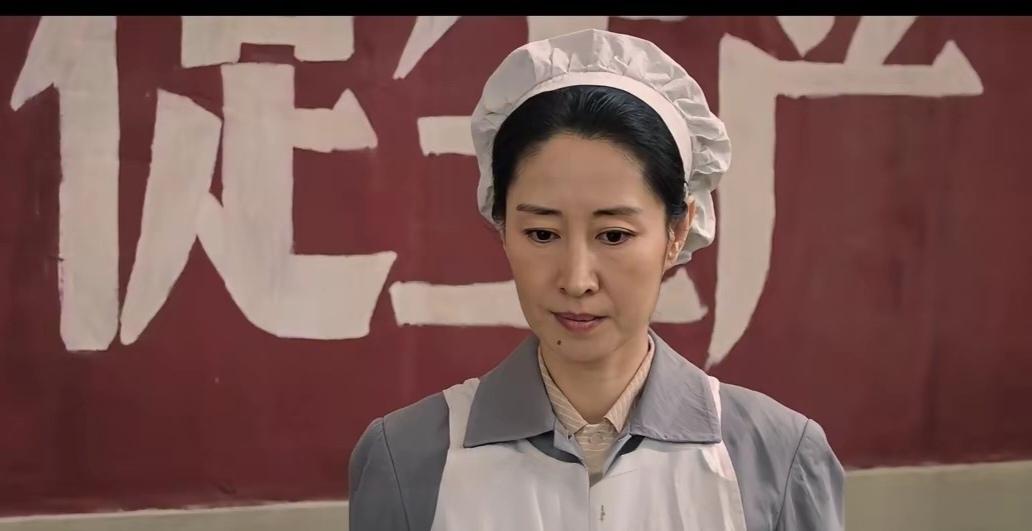 追剧《纯真年代的爱情》棉纺厂迎来了“青天"副厂长，刚一上任，三把火一烧，顿时改