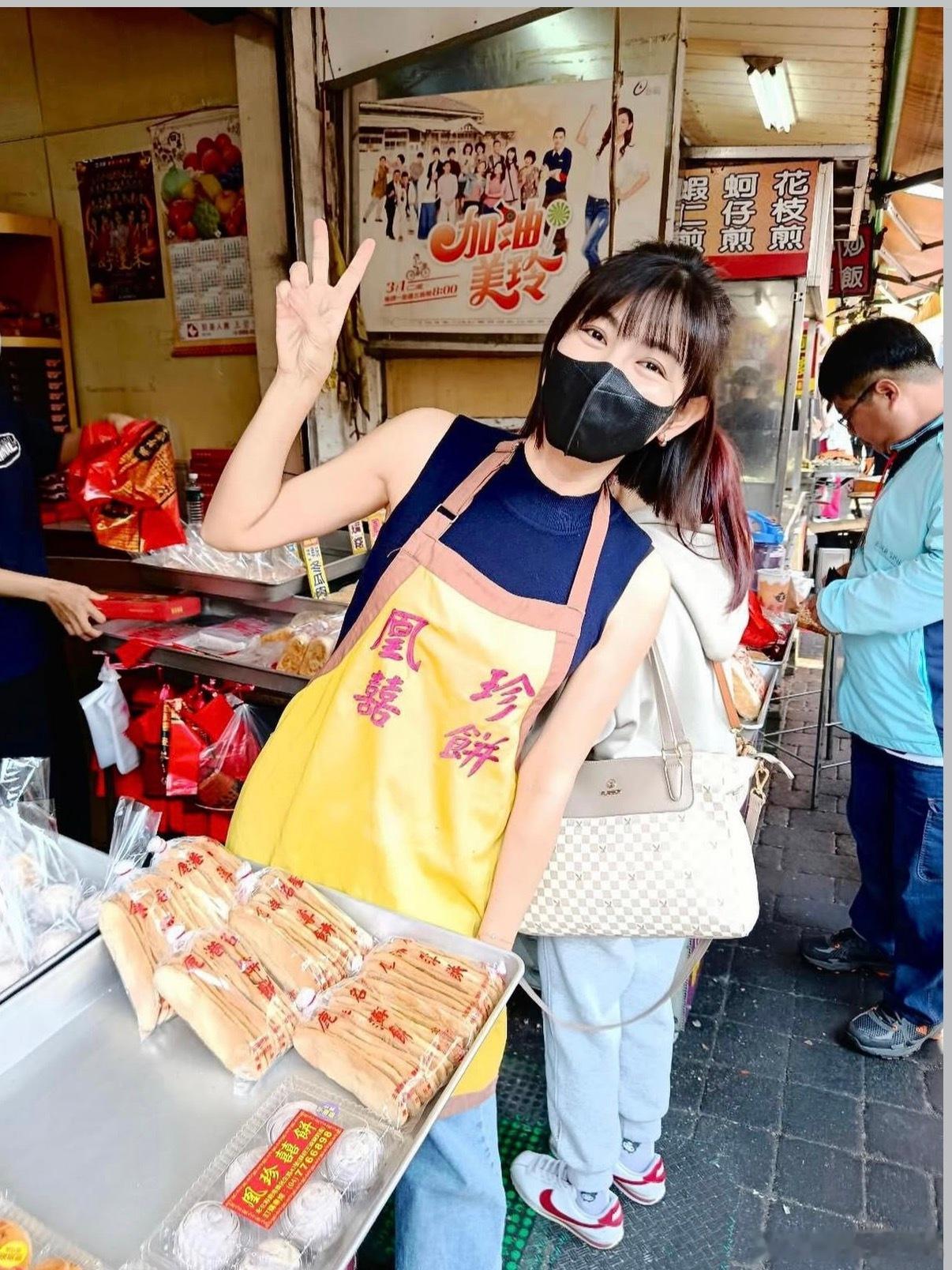 这么多年了！过年在米可白家饼店还可以刷出她在卖饼～