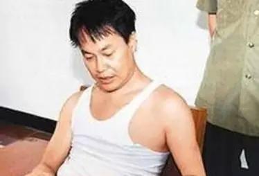1996年，张子强绑架李嘉诚的儿子李泽钜，拿到了10亿的赎金，接着张子强的手下提