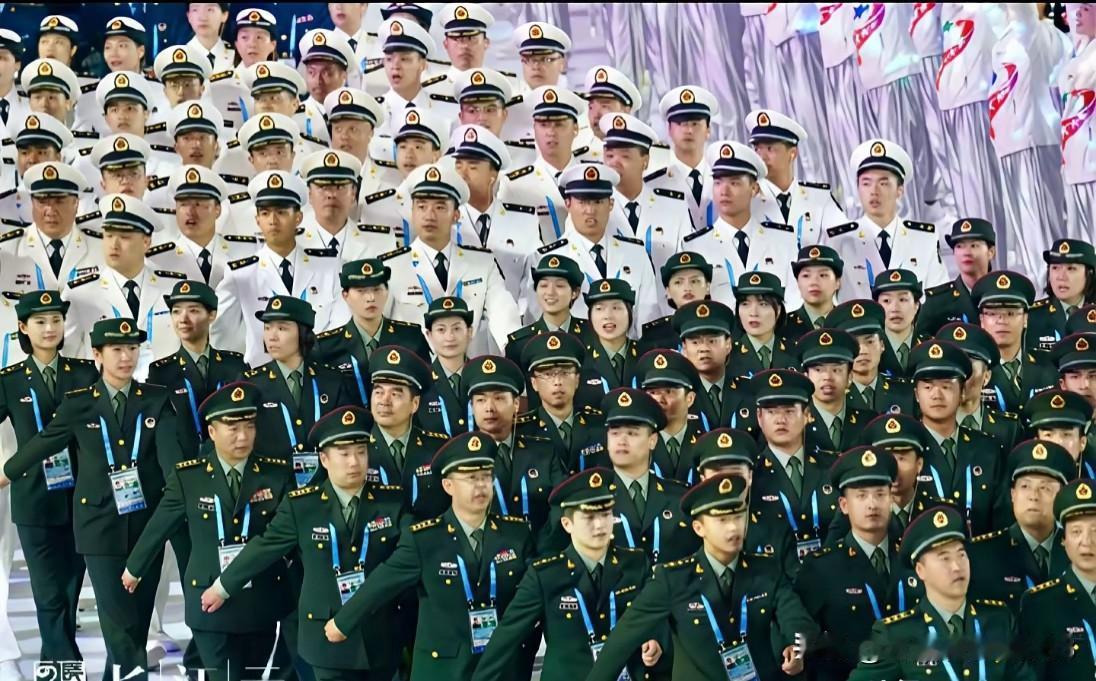 能在这堆军人中，用30秒找出樊振东绝对是火眼金睛之人!大家找出了吗？