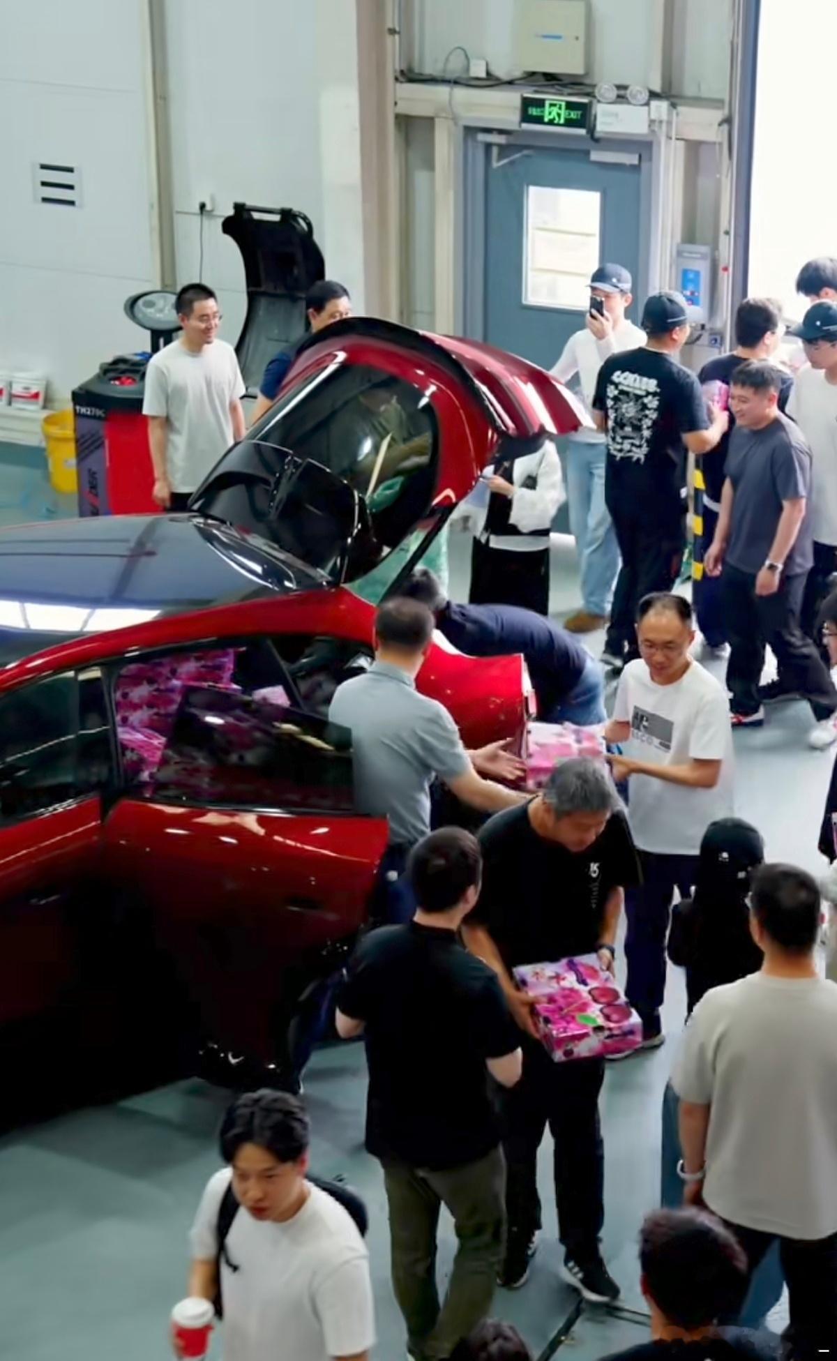 小米YU7GT工信部申报的额定总载重（含驾驶员、乘客、全部行李货物）为450k