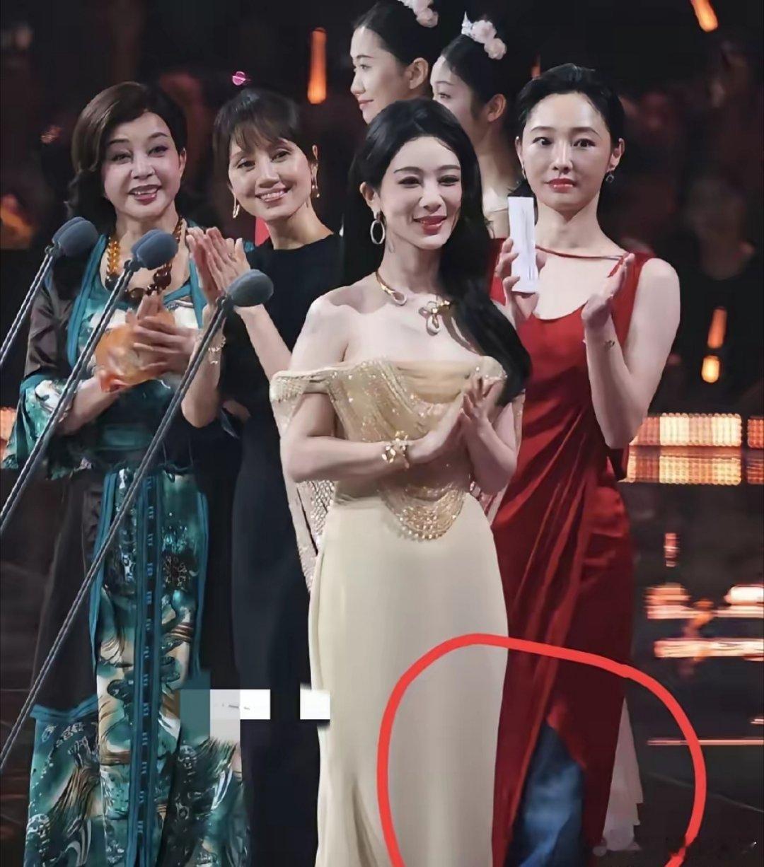 我能理解白百何爱美穿裙子，也能理解她为了搭裙子画了美美的妆，不能理解的是，白百何