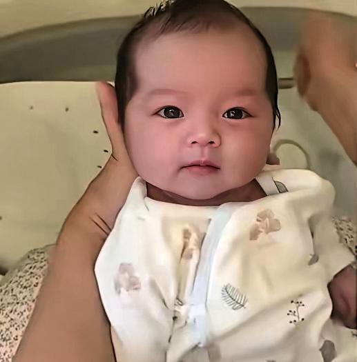 豪门深似海，她也靠自己，孩子跟谁姓。豪门里的钱可不简单，都是家族信托管着，像一