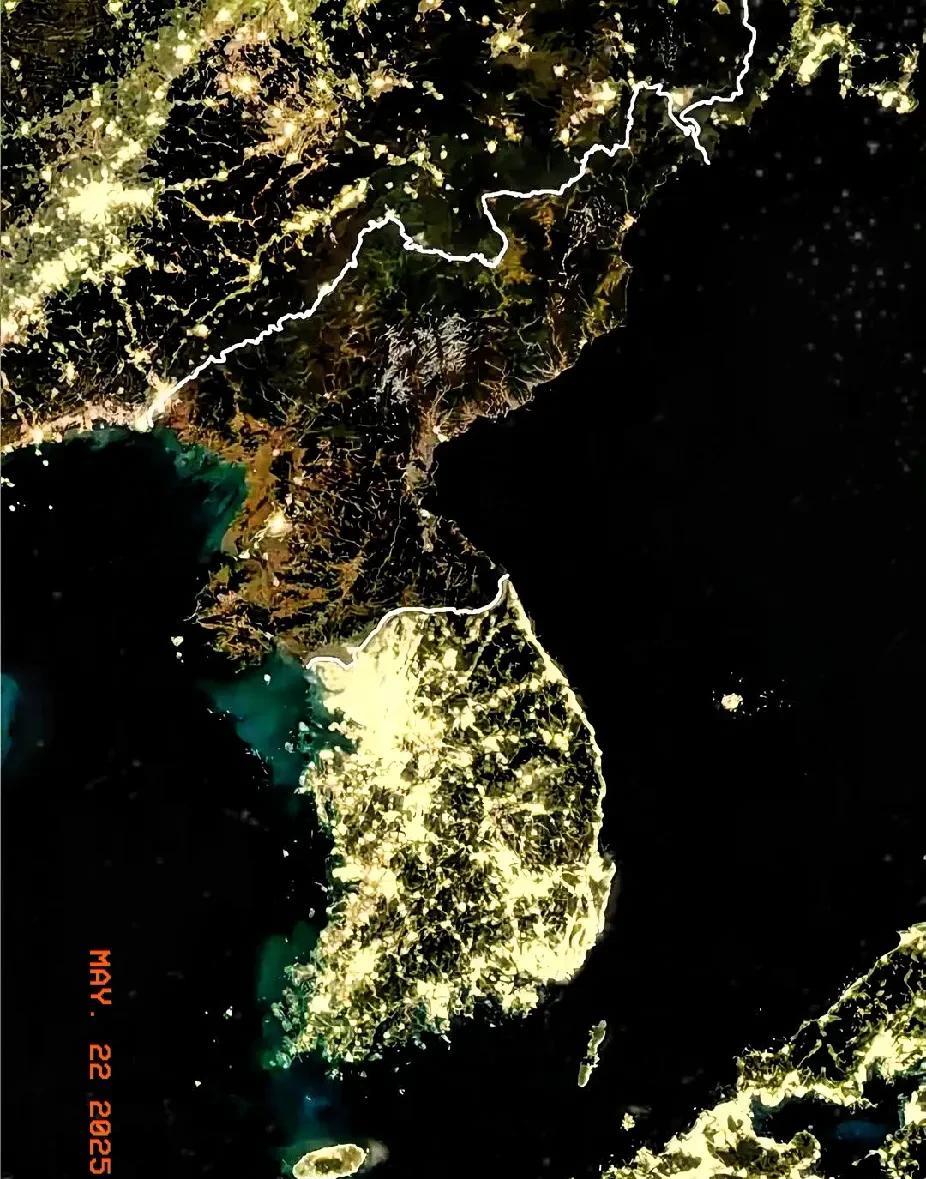 朝鲜在建大型驱逐舰，下水过程中，发生事故！也许很多人的关注点在于，下水过程中的