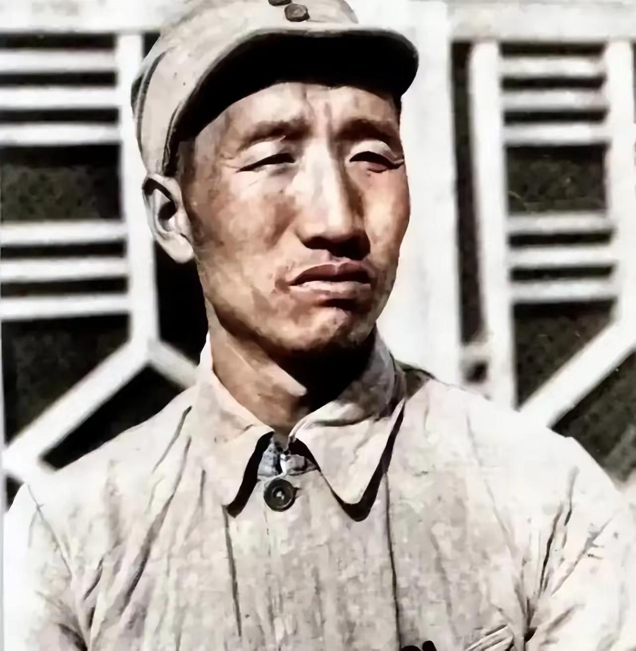 长征时，徐向前养了一只猴子，每当徐向前骑马跨枪，跃马狂奔时，那只猴子也蹲在马背上