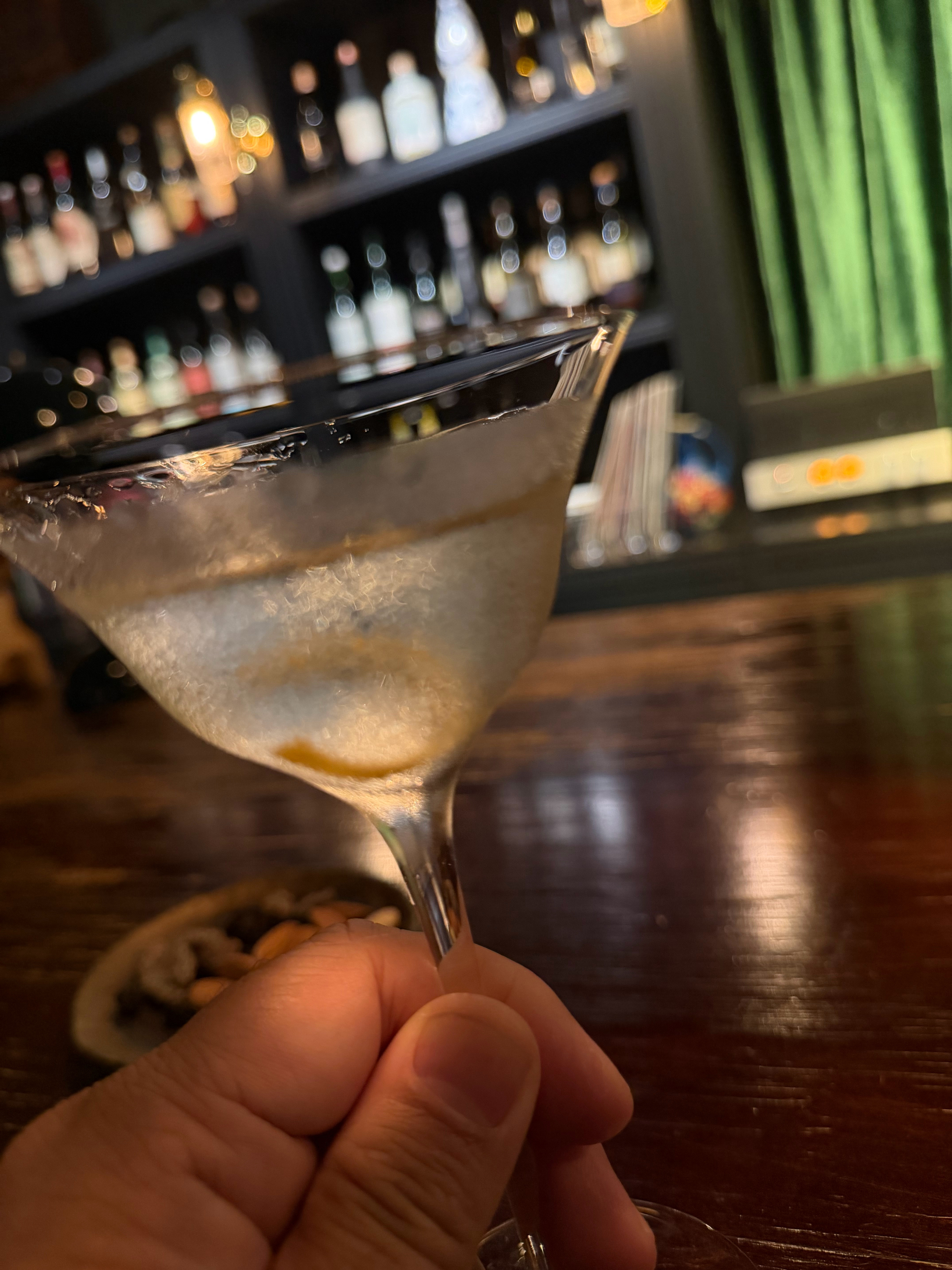 喝一杯。一张Mate80RS，一张iPhone17Pro。​​​