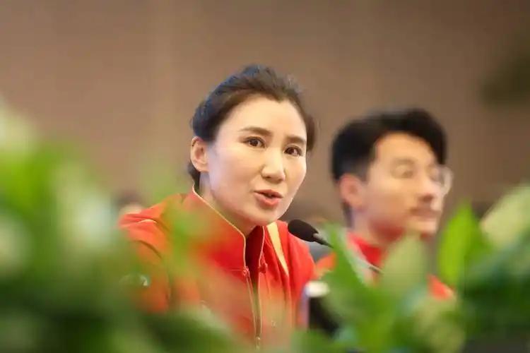 短道速滑整体退步和主教练有关吗？我们目前的水平不如韩国，更没有能力去和欧美强队较