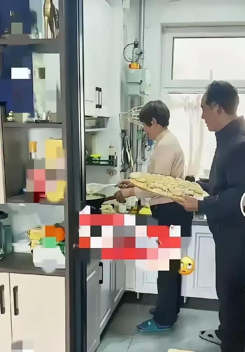 山东淄博有位儿媳，某天早上睡醒，发现婆婆已经煮好了热气腾腾的饺子，自己坐在桌边吃
