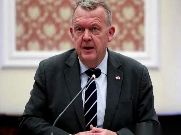 有些事儿，你把它掰开揉碎了看，真挺没劲的。丹麦，死活不让中国去格陵兰岛投资。修