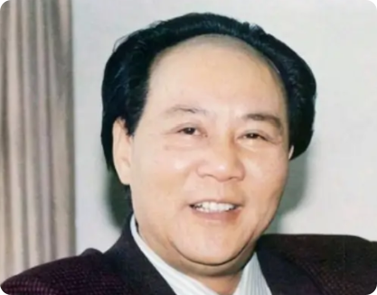 1993年，毛主席特型演员古月访美时，遭到台湾记者刁难：“你什么时候去台湾？”古