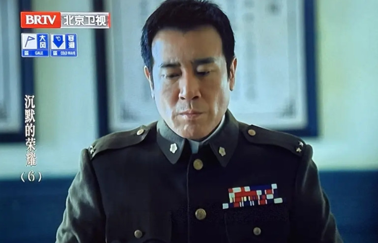 最近一直在断断续续追《沉默的荣耀》,每一帧画面都如重锤般直击心底。以往电视剧