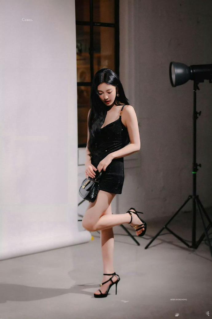 宁艺卓出发Gucci大秀宁艺卓大片美哒哒