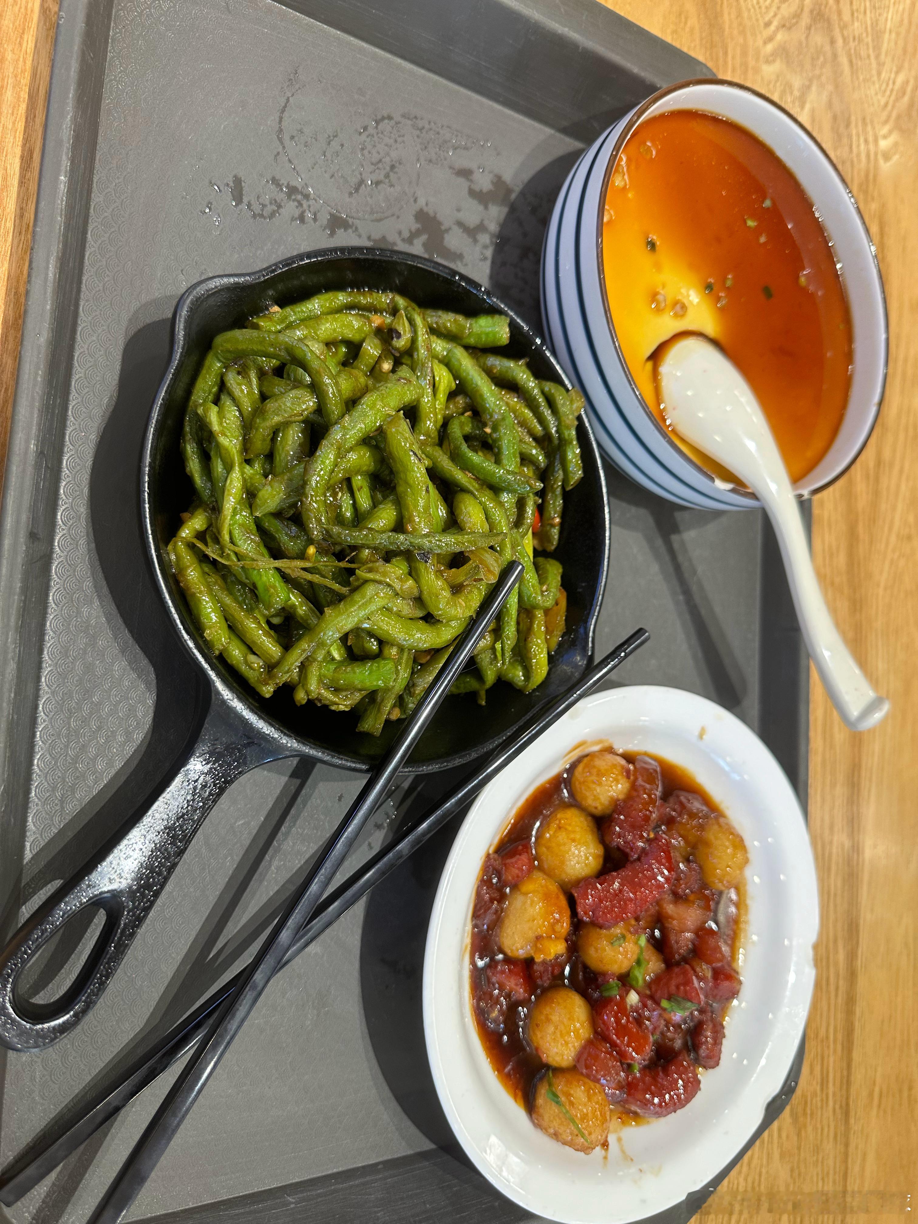 午饭干锅豆角+蒸蛋+红烧肉丰盛不