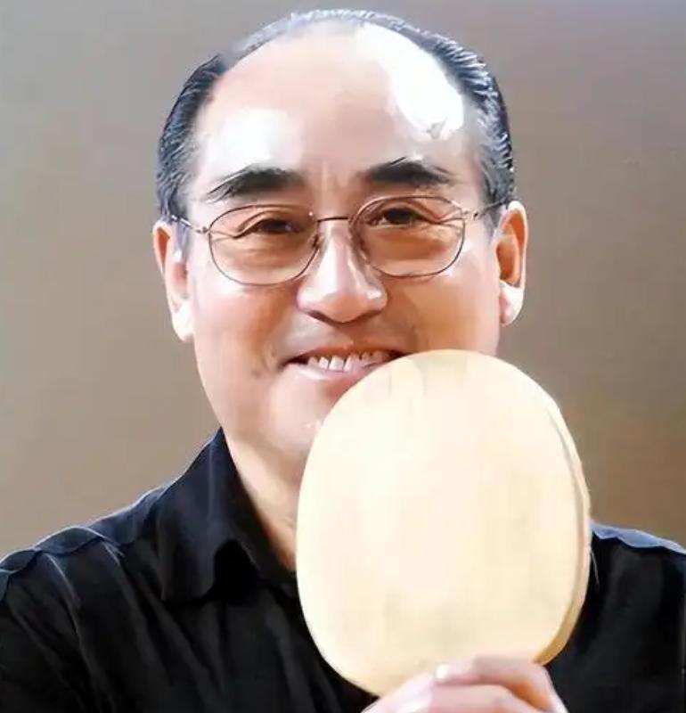 1980年，庄则栋在山西体工队食堂打饭，被掌勺师傅当众叫住，说他不懂规矩，他老老