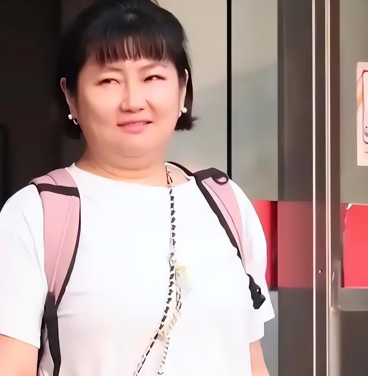 嘲笑Selina170斤像大妈的人，根本不知道她当年全身烧伤54%、复健下蹲时新