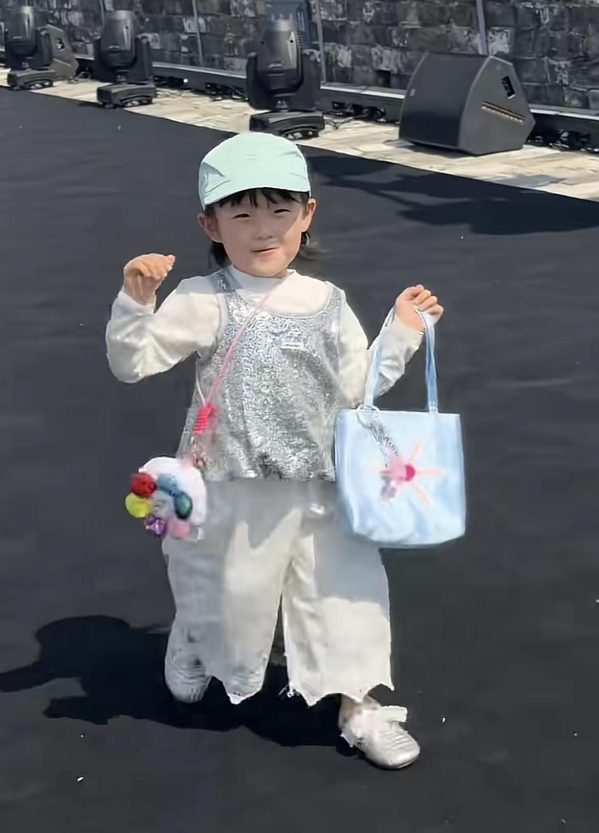 谁看了不说黄一鸣这次真的又要忍不住骄傲了！不得不说孩子身上的天赋真的藏不住