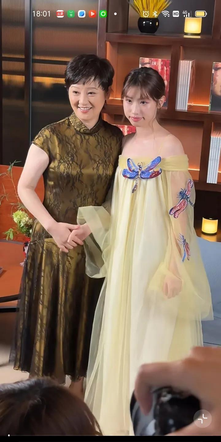 小时候说人家丑大了比妈妈还美，富人家就没丑小孩