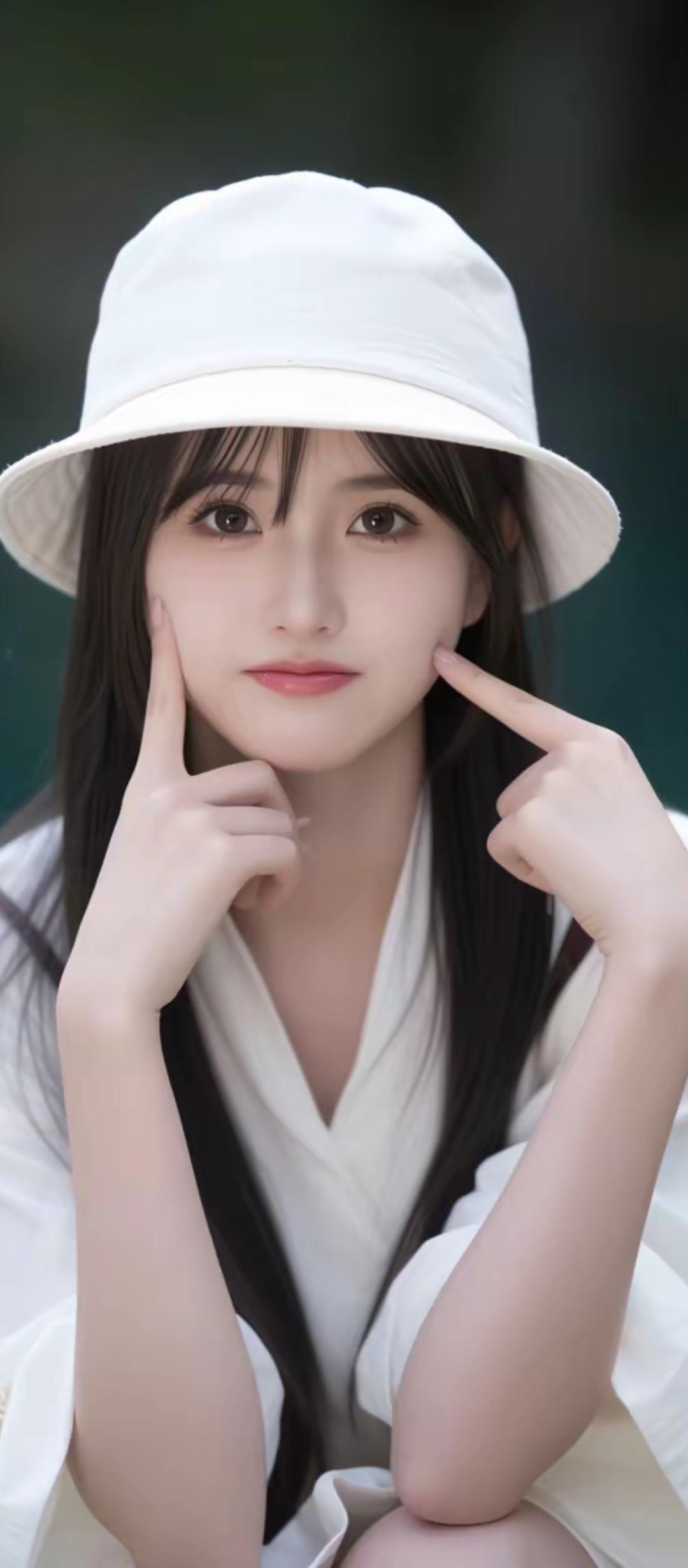 夏日清新穿搭，白色渔夫帽搭配简约白裙，甜美可爱！🌞💗