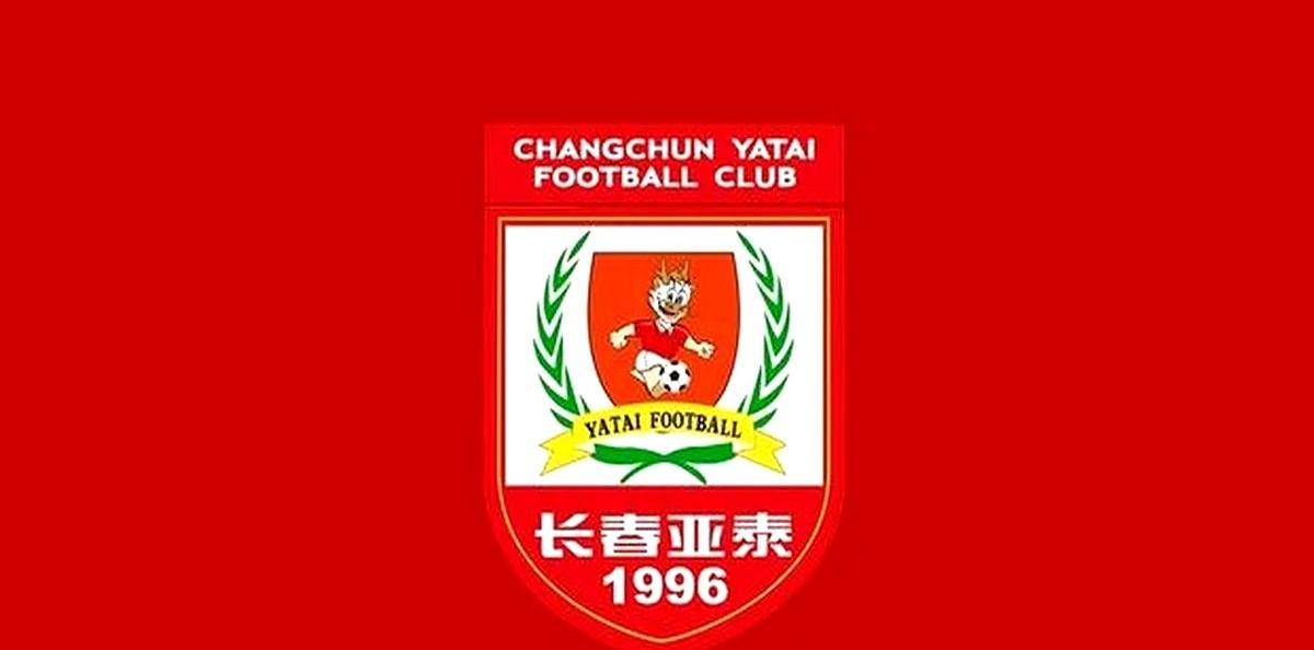 亚泰主场三连击，球票卖爆了，红色海啸压得青岛海牛喘不过气。塞尔吉尼奥伤愈归队，