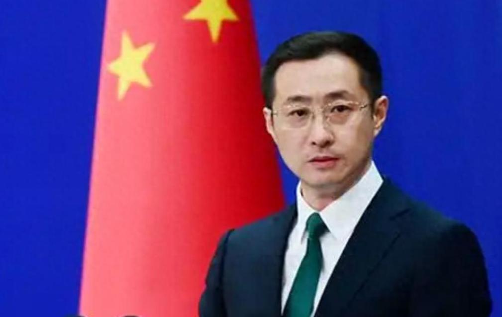 中国答应跟美国谈，特朗普立马放狠话，结果转头就被打脸。这次中美要在瑞士碰头，是