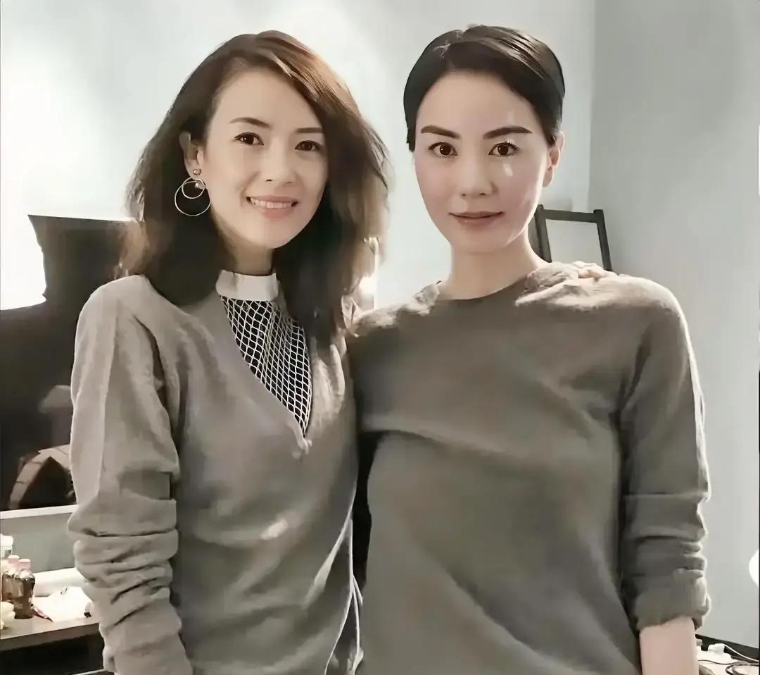 55岁的王菲。怀孕传闻炸上抖音热搜。3个亿的浏览量。都在猜。然后她本人滑出