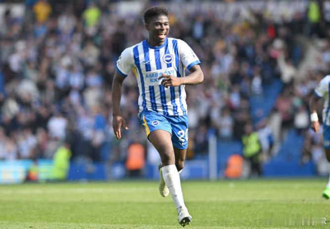 4月24日讯据知名记者罗马诺报道，巴莱巴仍在曼联今夏的引援名单之中，曼联与球员