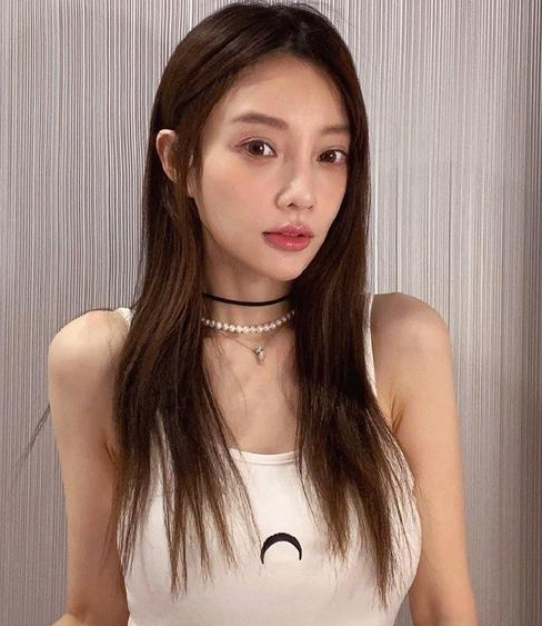 李小璐贾乃亮陪甜馨过六一女儿似妈网友盼复婚