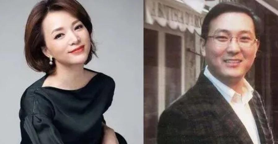 董卿丈夫密春雷坐上了被告席！7月9日，上海金融法院。密春雷坐在被告席上，对面