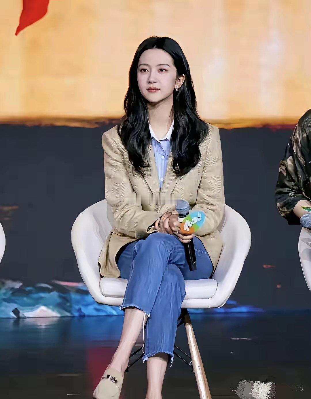 她绝对是极品美女，比当年的朱琳美，不刘亦菲更有仙儿气，谁知道她的名字？