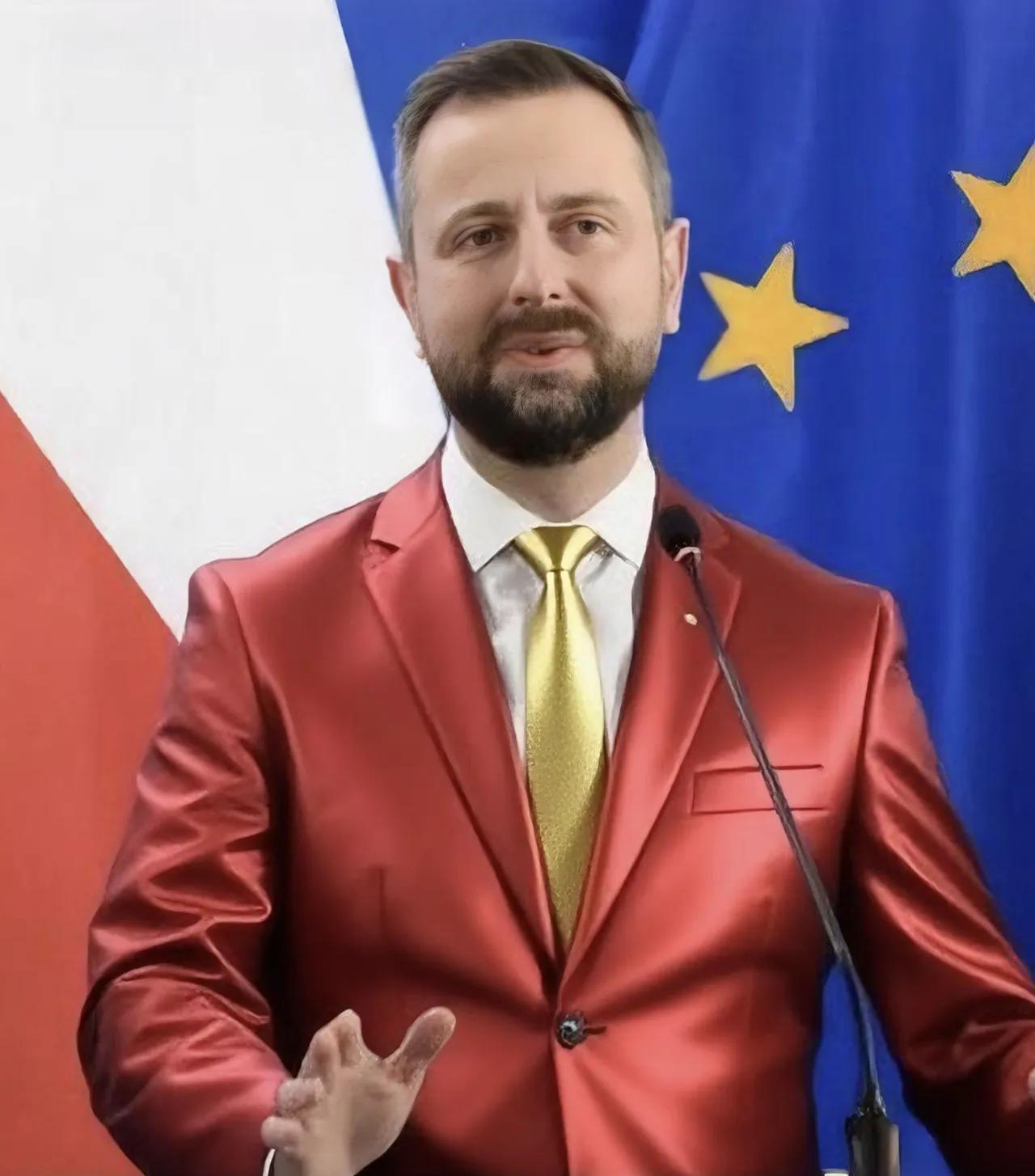 就在刚刚波兰正式宣布了10月3日，波兰国防部副部长切扎里·托姆奇克宣布，已