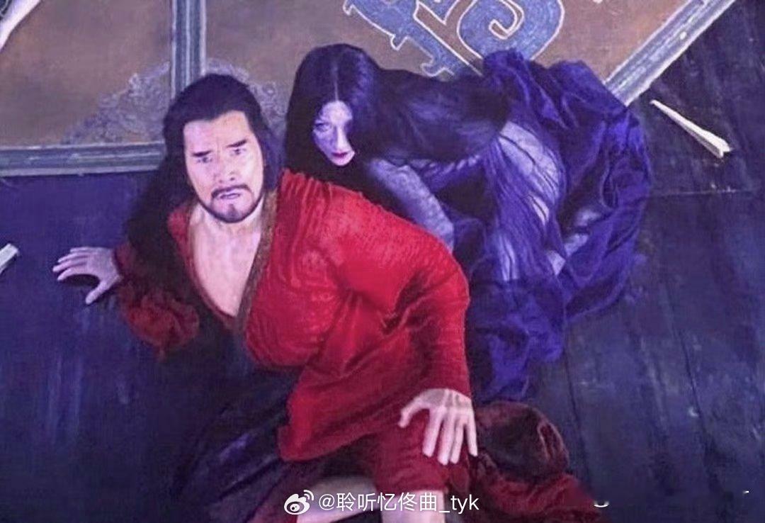 当时看电影光顾着看妲己了，怎么没人说纣王的姿势，有点耐人寻味