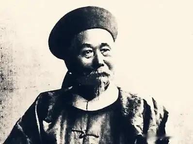 1896年，也是5月，73岁高龄的李鸿章抬着棺材出访欧洲，在德国克虏伯兵工厂德方