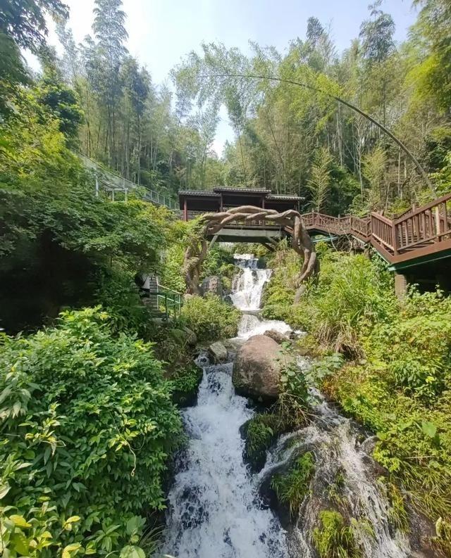 俄乌战争是死局，无解。乌克兰这边就算泽连斯基下台，新的领导也不敢同意割让克岛和乌