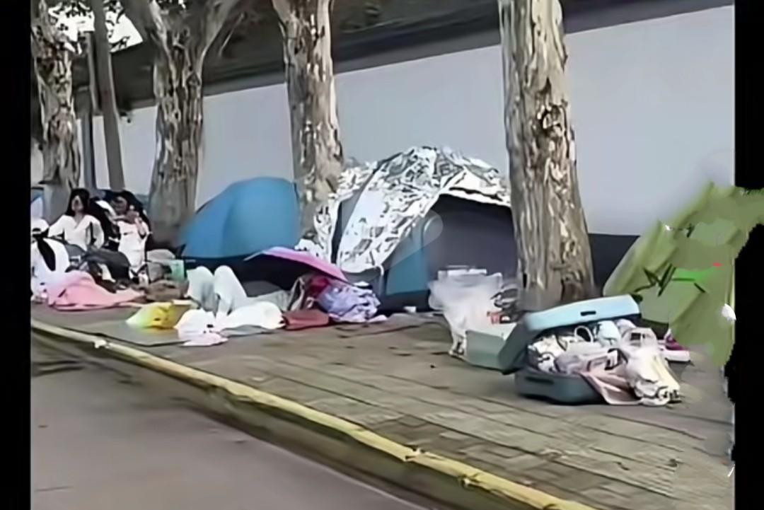 国庆期间，不少人选择外出旅游，一些酒店便开始涨价，而00后彻底改变了固有观念。他