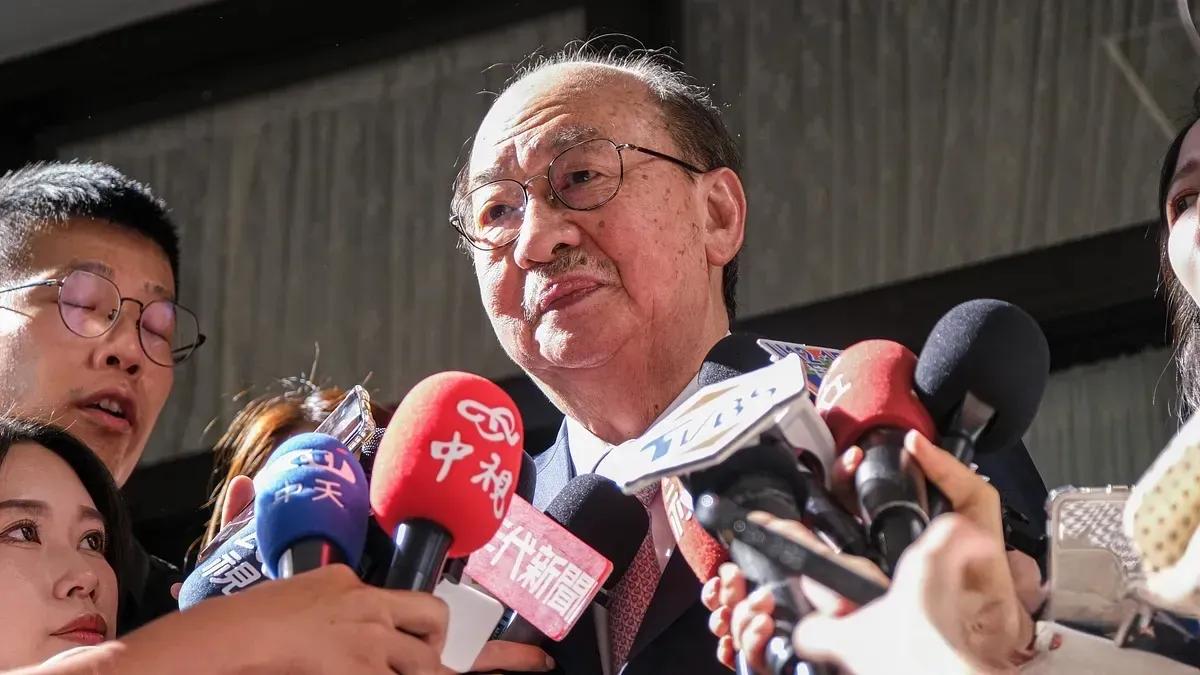 老柯厉害，直接和赖清德摊牌了。柯建铭彻底和赖清德闹掰，两人矛盾公开化。柯建铭昨